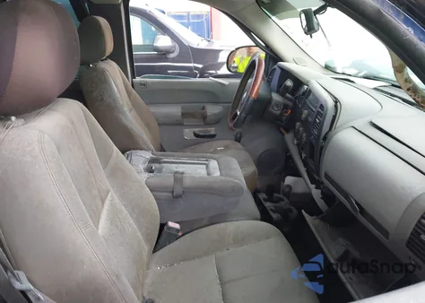 2009 Chevrolet Silverado 1500 Work Truck from USA, damaged, VIN 1GCEK19089Z226935